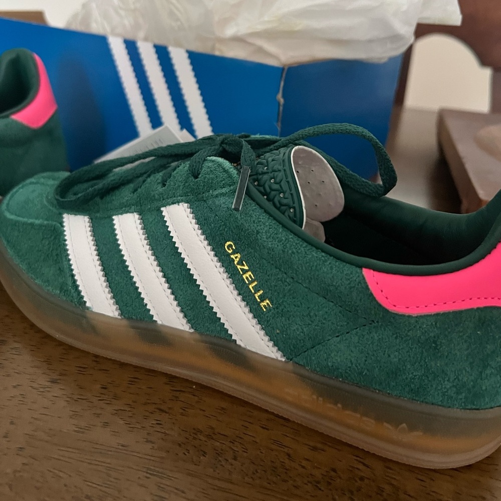 NWT Adidas Gazelles Women’s Collegiate Green/Lucid Pink Sz US 8